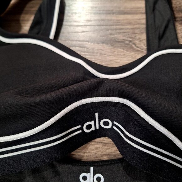 Alo Yoga Airbrush Heart Throb Bra And Legging Set Color Black/White Authentic - Picture 5 of 6